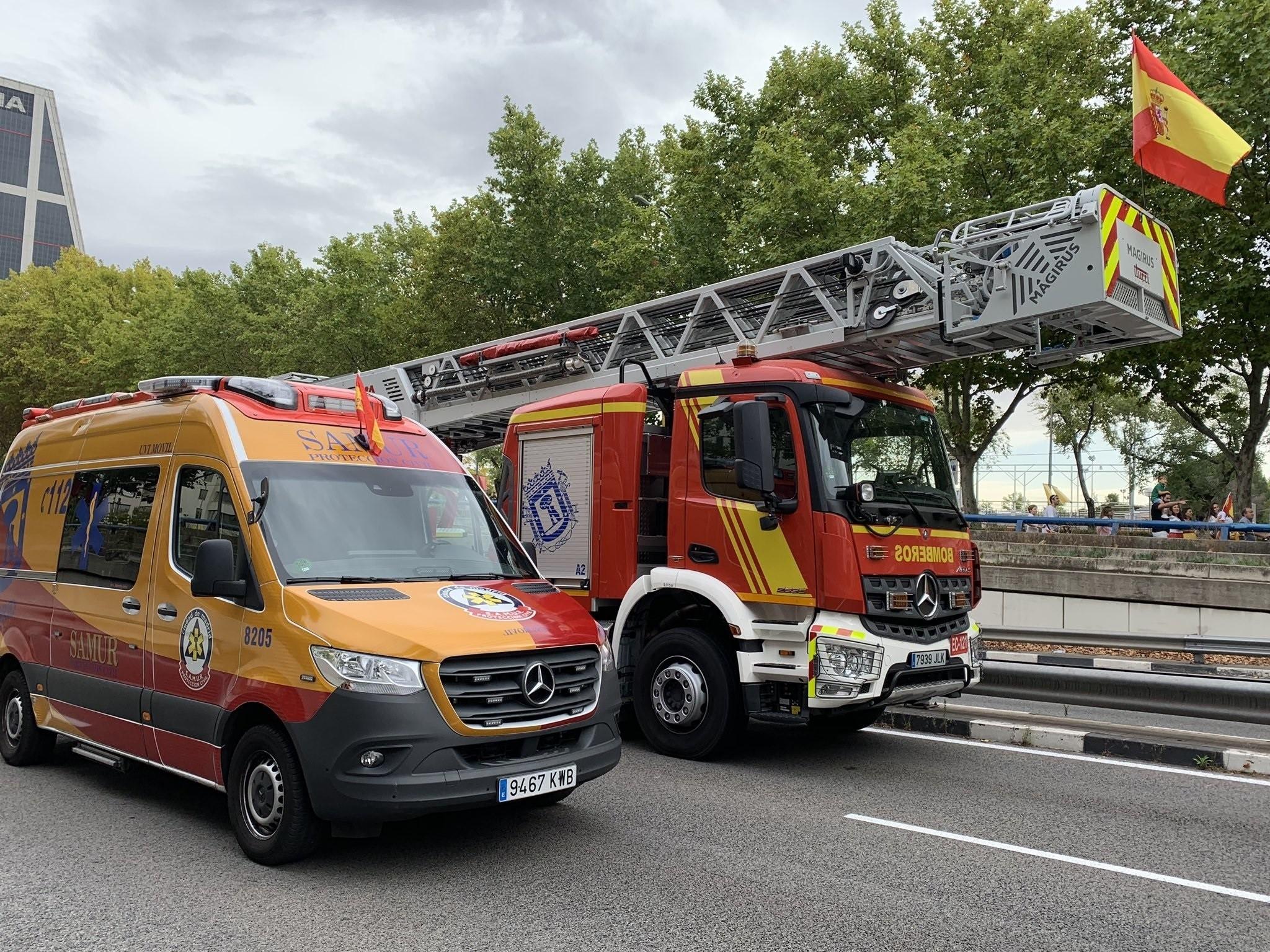  Imagen de recurso de vehículos del Samur Protección Civil y de los bomberos del Ayuntamiento de Madrid durante el desfile del Día de la Hispanidad 