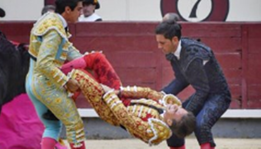 Gonzalo Caballero tras sufrir la cogida