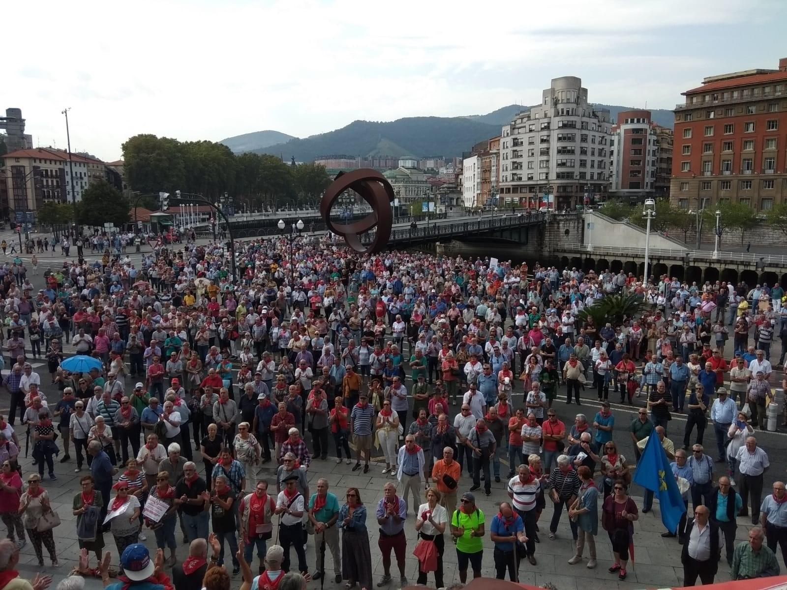 Pensionistas concentrados en Bilbao