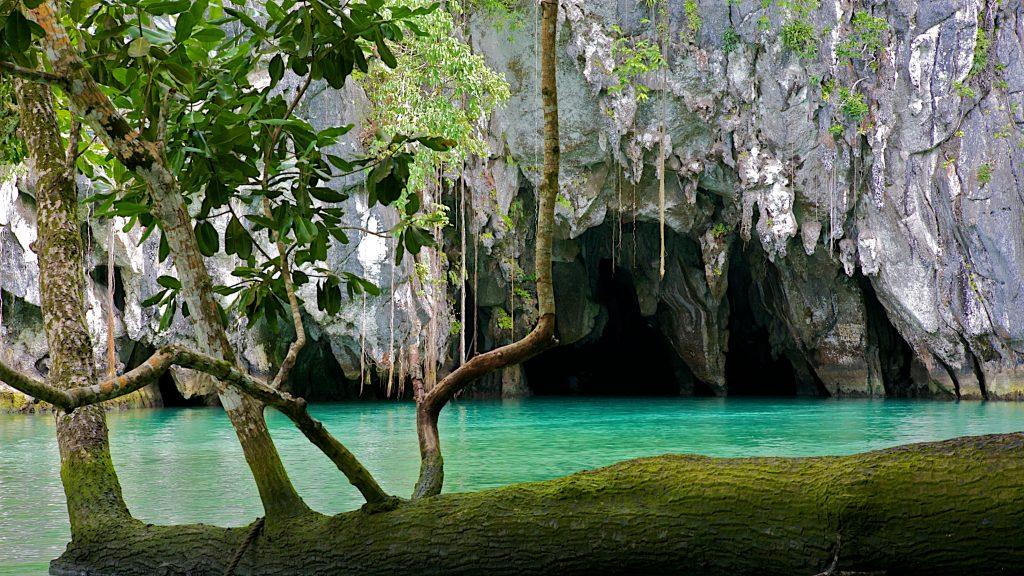 Río Subterráneo Puerto Princesa. Foto: Web Visit7wonders. Está situado en la isla de Palawan, Filipinas y desemboca directamente al mar.  Es una de las selvas más importantes en Asia, que abarca 5.753 hectáreas y alberga 11 ecosistemas. 