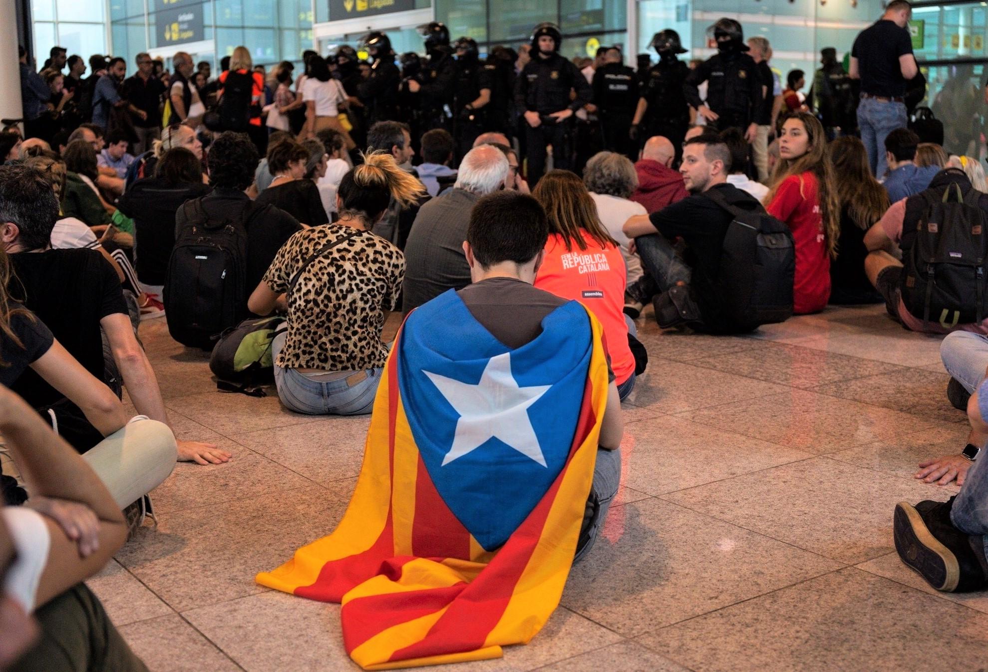 Sentada en el Aeropuerto de Barcelona El Prat por la sentencia del procés. EP
