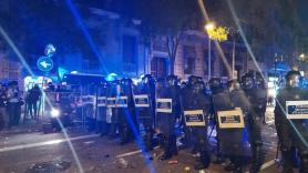 Mossos d'Esquadra alrededor de la Delegación del Gobierno en Barcelona tras una carga