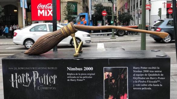 Estatua de Harry Potter en la Plaza de Callao, Madrid, 2018. Twitter