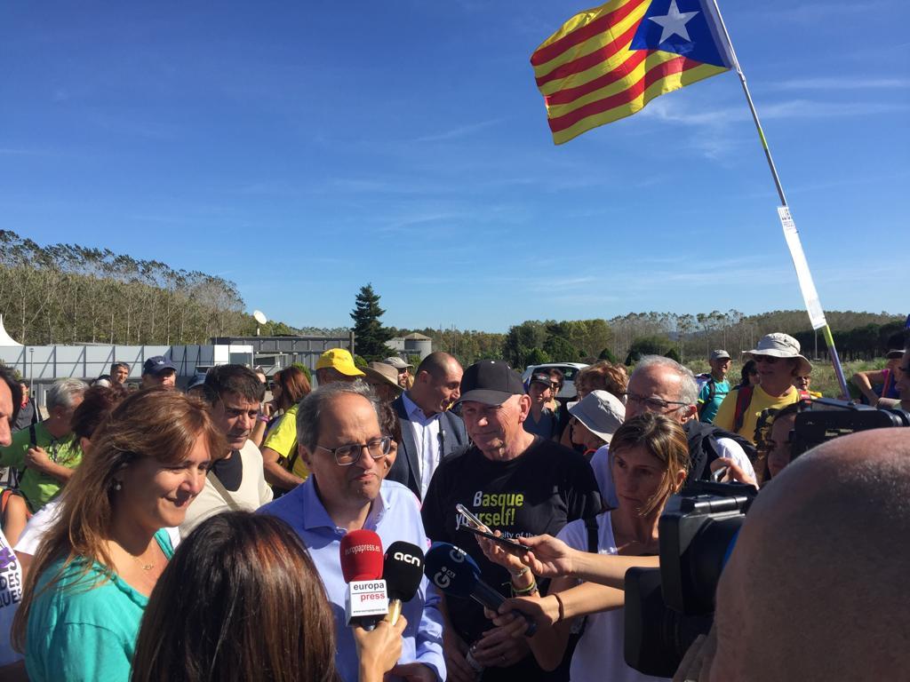Quim Torra comparece junto a los manifestantes en Cataluña