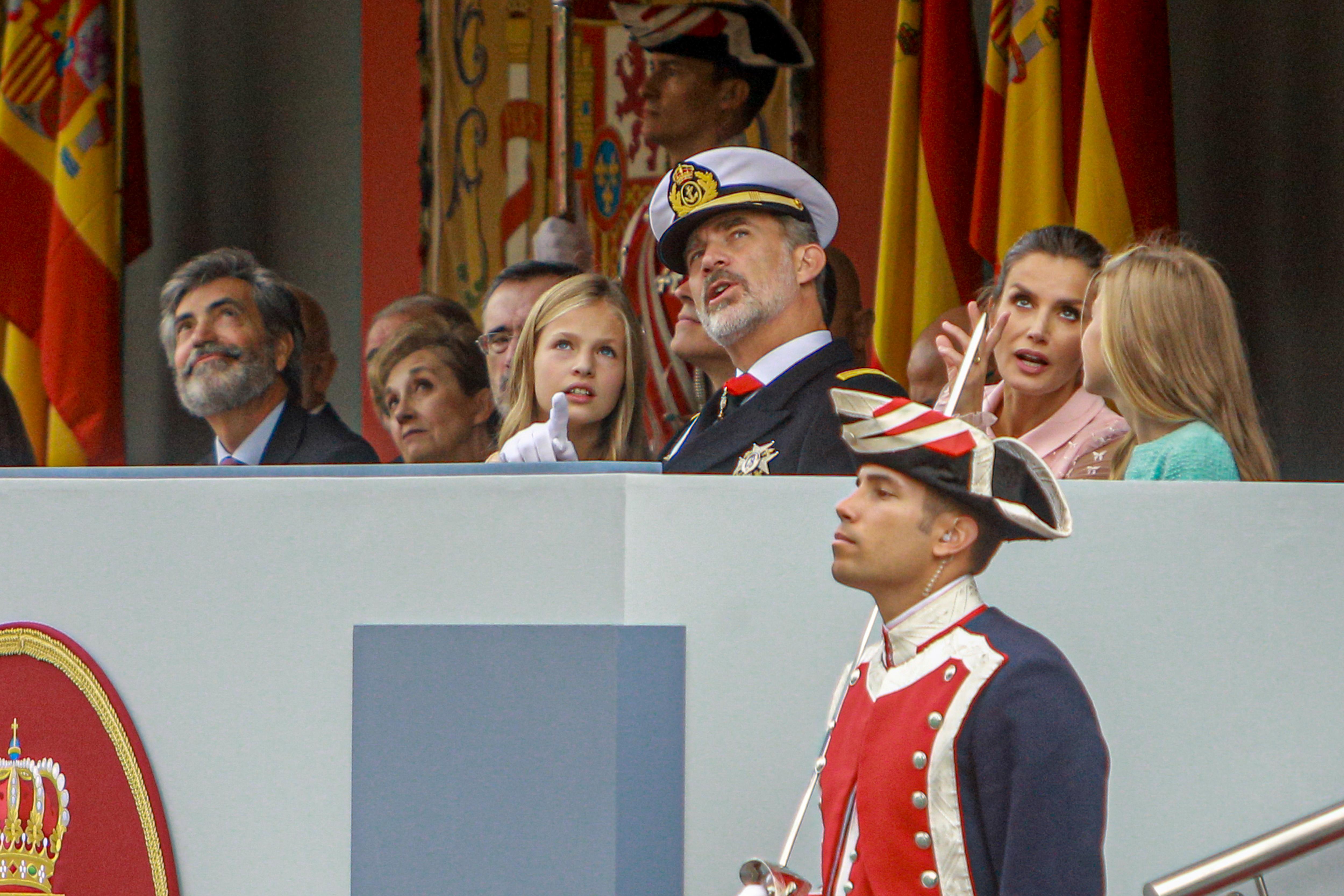 La princesa Leonor el rey Felipe VI la reina Letizia y la infanta Sofía asisten al desfile del Día de la Fiesta Nacional en Madrid (España) a 12 de octubre de 2019