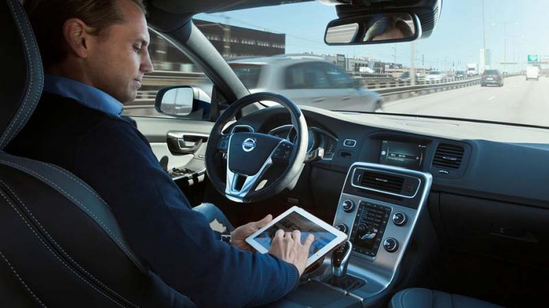 Uno de los principales escollos que se encuentra el coche autónomo para convertirse en un habitual de las carreteras tiene que ver con la transmisión de datos