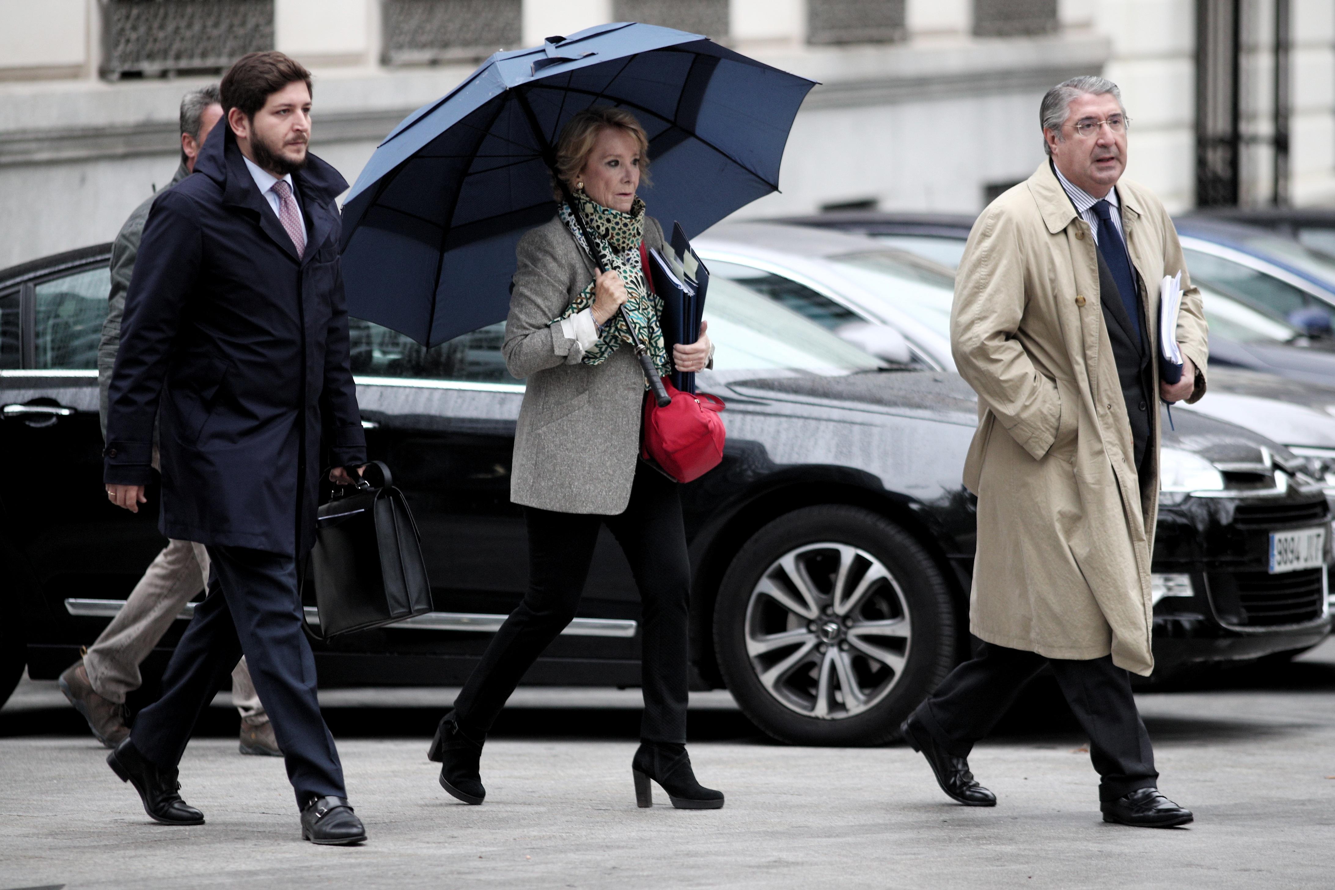 La expresidenta de la Comunidad de Madrid Esperanza Aguirre se dirige a la Audiencia Nacional de Madrid 