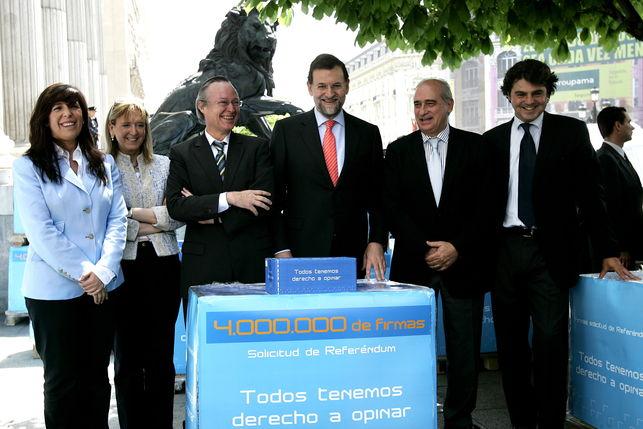Rajoy. Entrega firmas referéndum sobre Cataluña