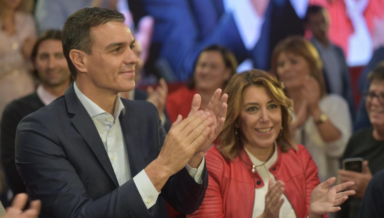 Pedro Sánchez y Susana Díaz, ayer en un mitin electoral en el Gran Teatro de Huelva. 