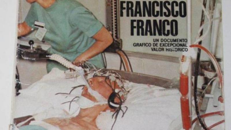 Francisco Franco entubado antes de fallecer.