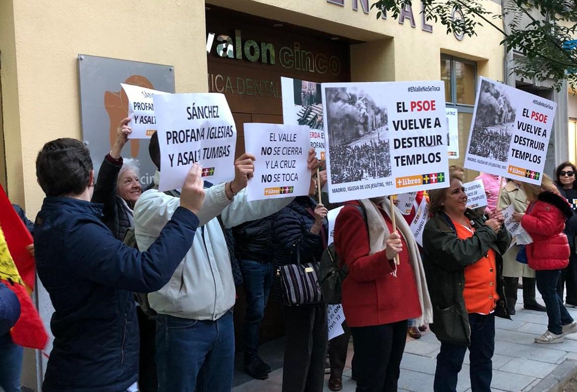 Manifestación en Ferraz convocada por Hazte Oír