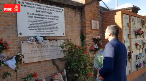 Pedro Sánchez visita el monumento a las Trece Rosas