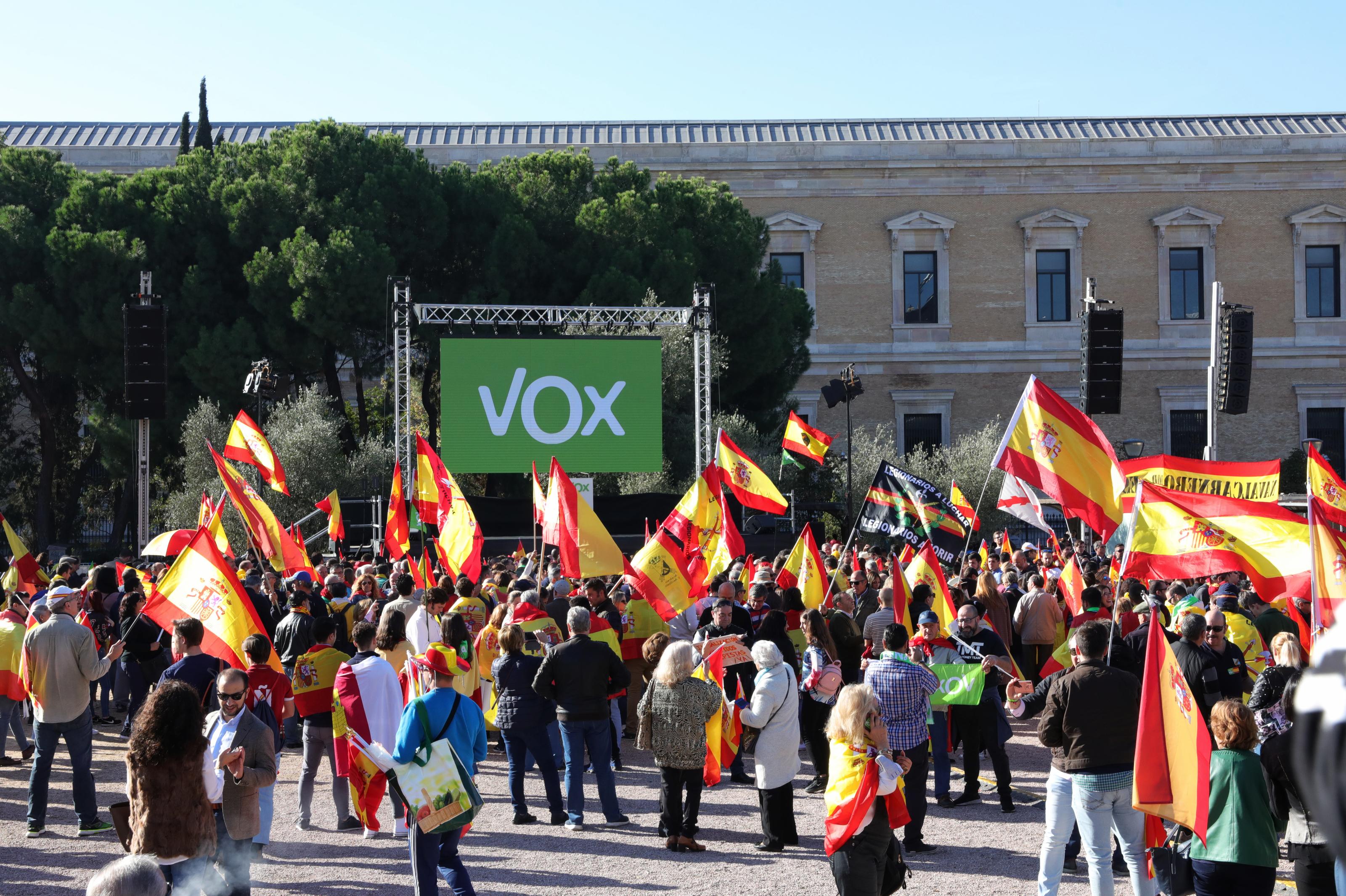 Asistentes a la concentración para defender 'La Unidad de España, el orden constitucional y la convivencia nacional' organizada por Vox, en Madrid (España) a 26 de octubre de 2019.