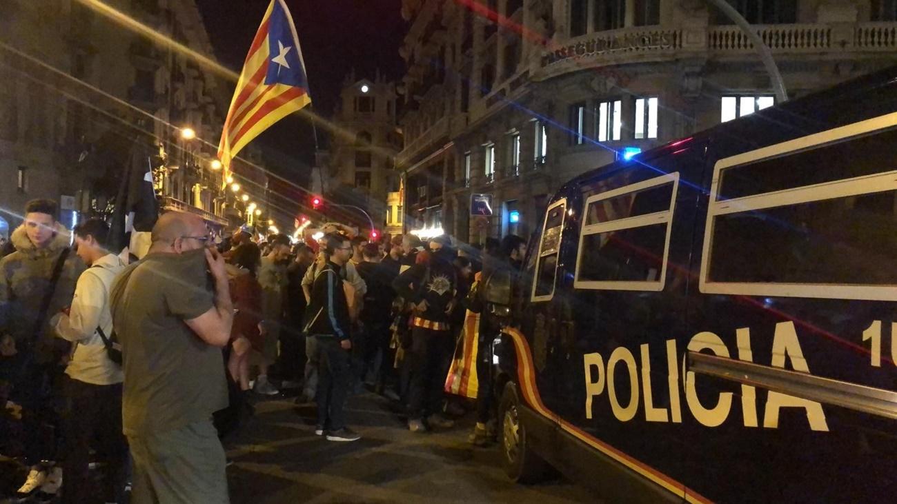 Concentración frente a la Jefatura Superior de Policía en Barcelona
