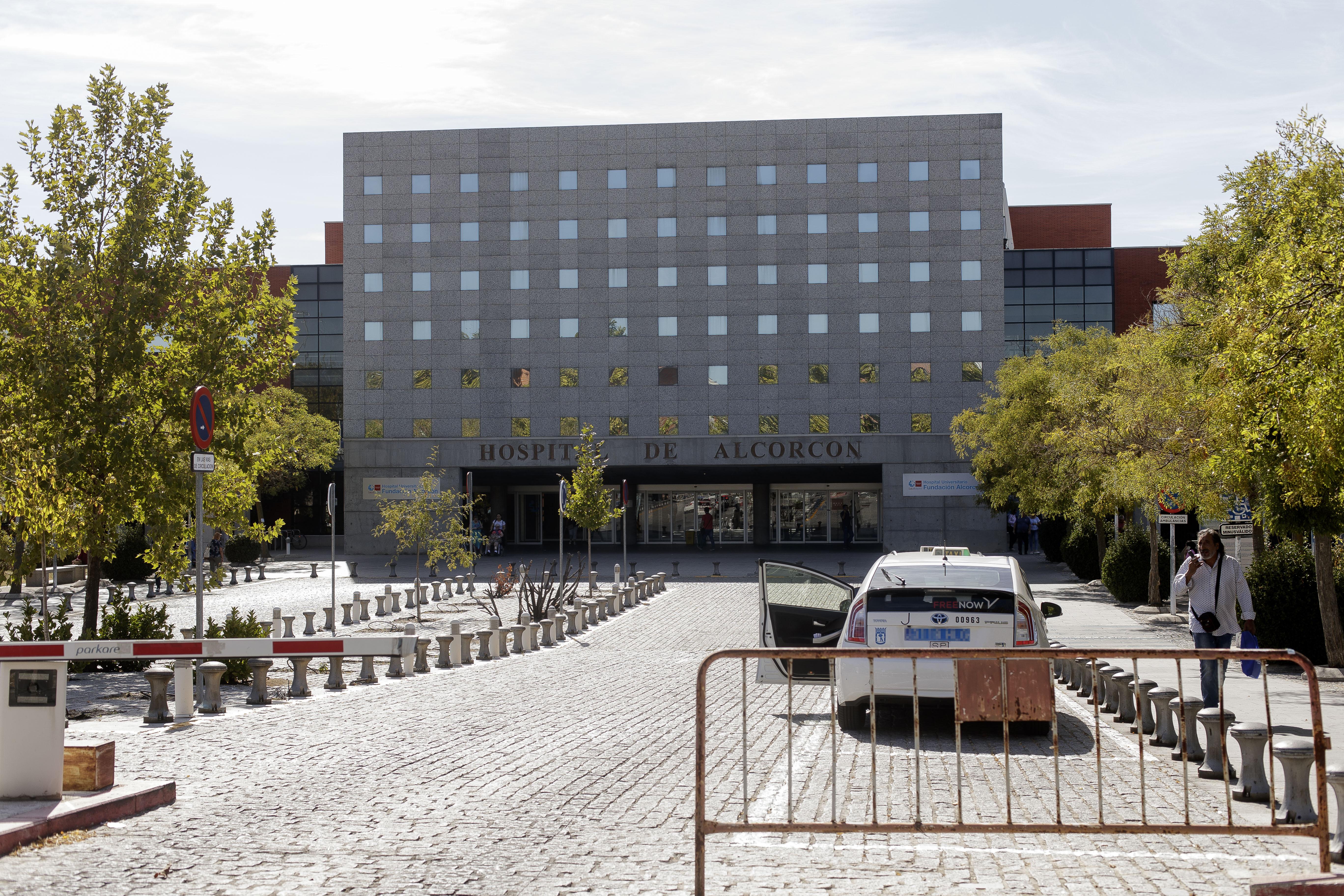 Entrada principal del Hospital de Alcorcón (Madrid). Europa Press