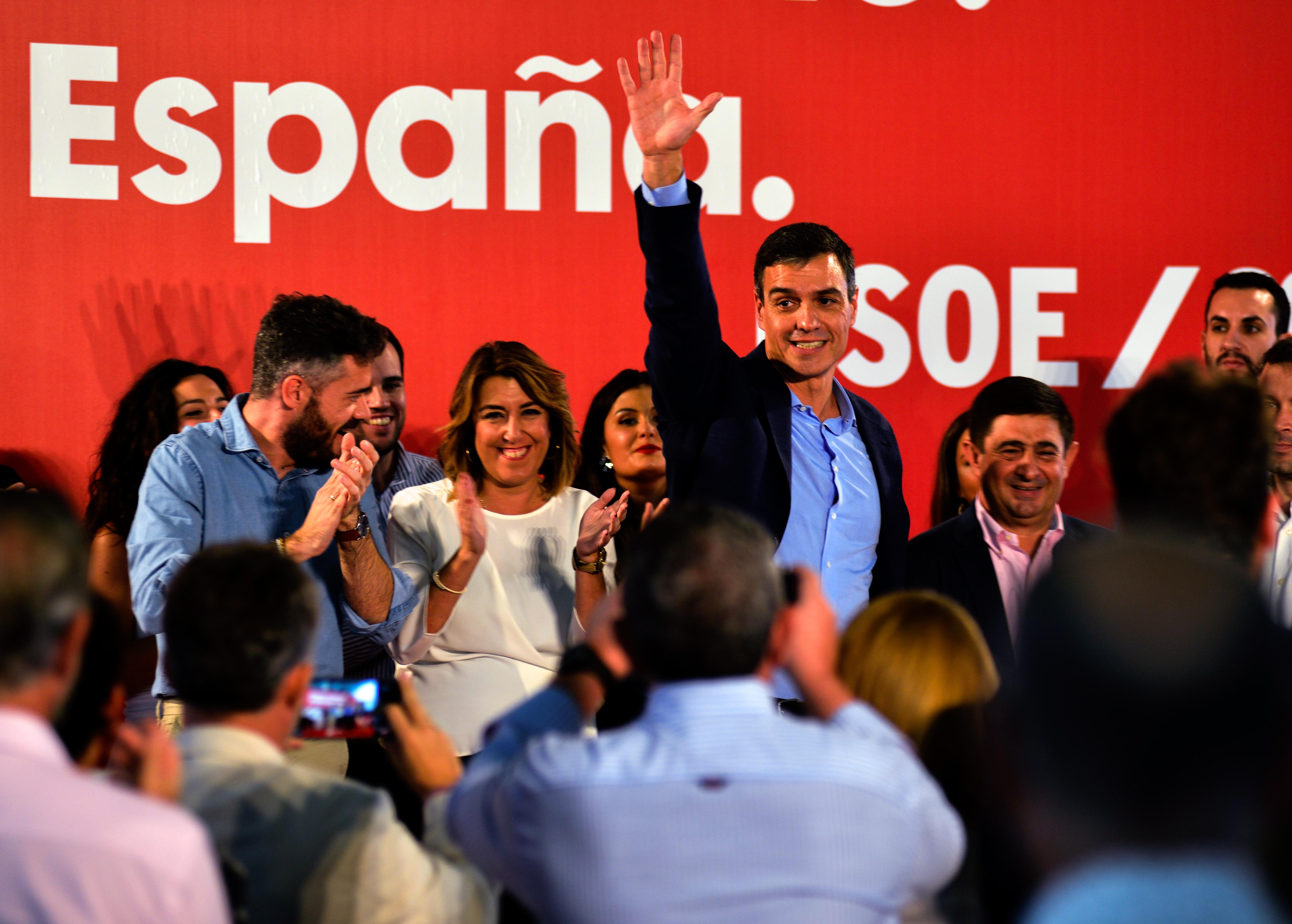 El secretario general del PSOE y presidente del Gobierno en funciones Pedro Sánchez y la secretaria general del PSOE A Susana Díaz durante un mitin en Jaén. Europa Press.