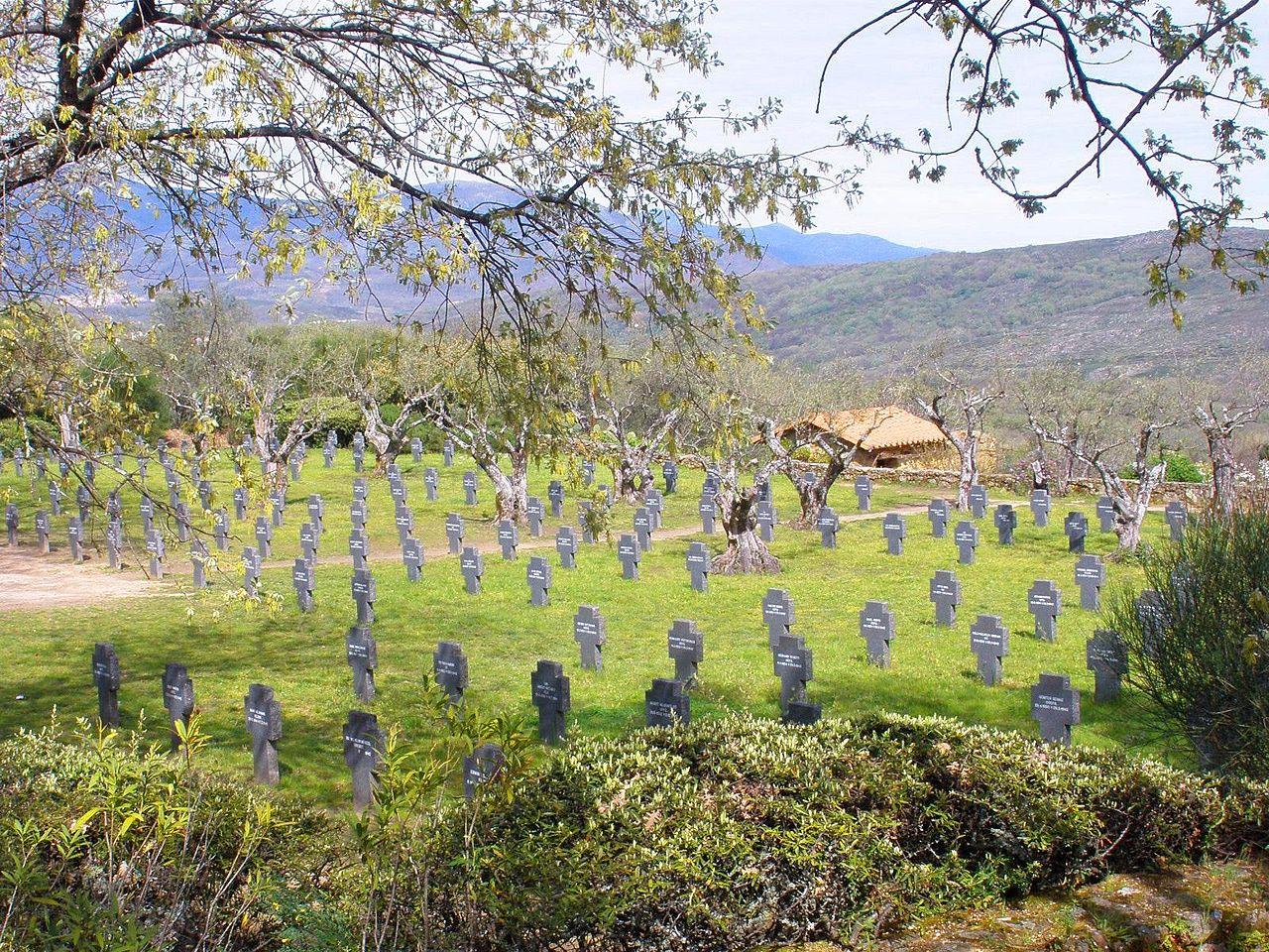 Vista del cementerio militar alemán de Cuacos de Yuste. Wikipedia.