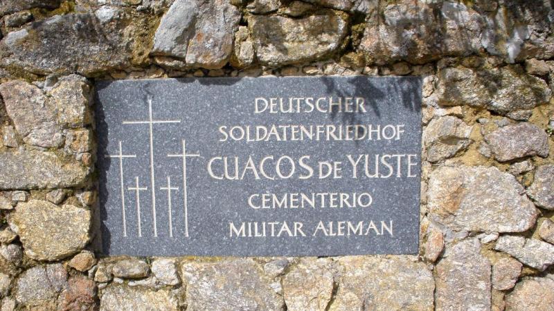 Placa del Cementerio militar alemán de Cuacos de Yuste
