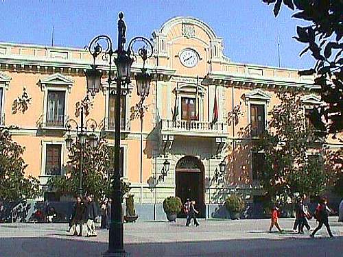 Fachada del Ayuntamiento de Granada. 