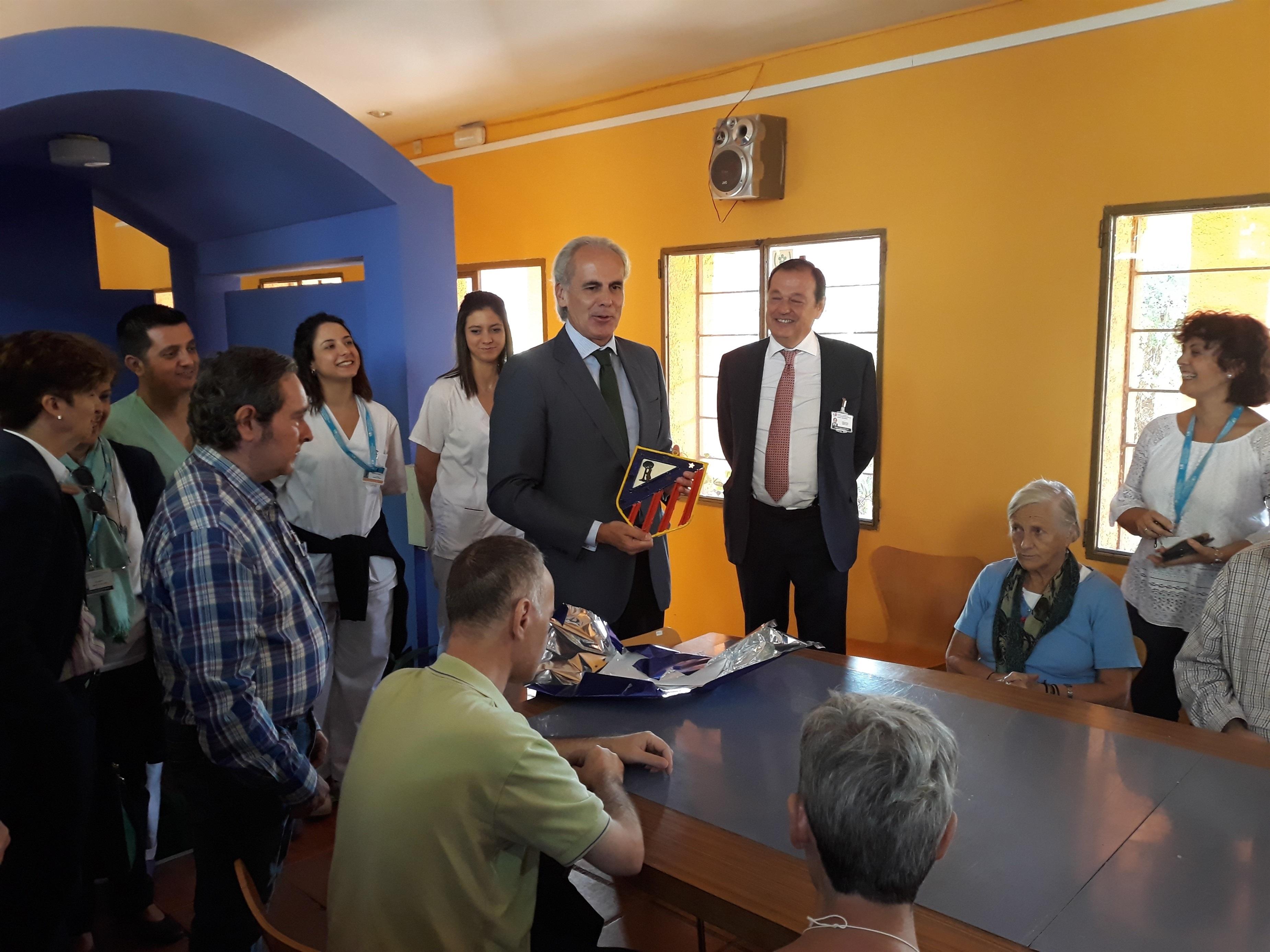 El consejero de Sanidad, Enrique Ruiz Escudero, visita el Instituto Psiquiátrico José Germain. EP rchivo