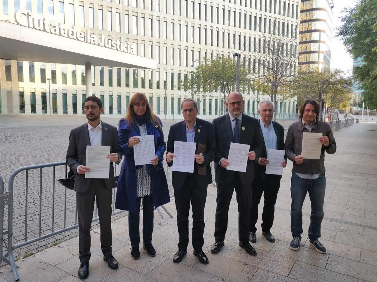 Torra acude a Ciutat de la Justicia para presentar su autoinculpación junto con D.Calvet, L.Borràs, E.Pujol, J.M. Forné y Francesc de Dalmases