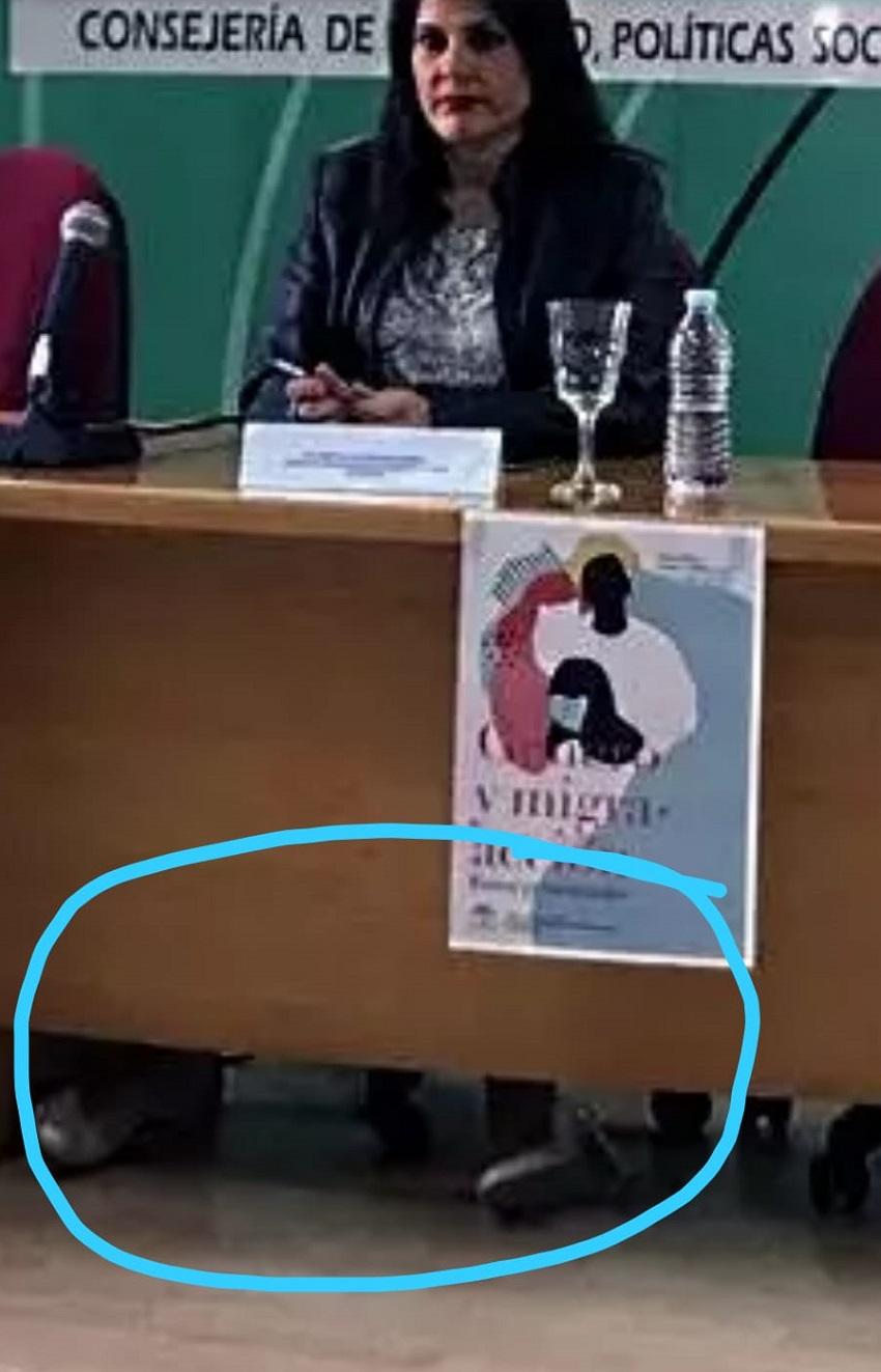 La prima de Albert Rivera preside un acto sin zapatos La prima de Albert Rivera preside un acto sin zapatos