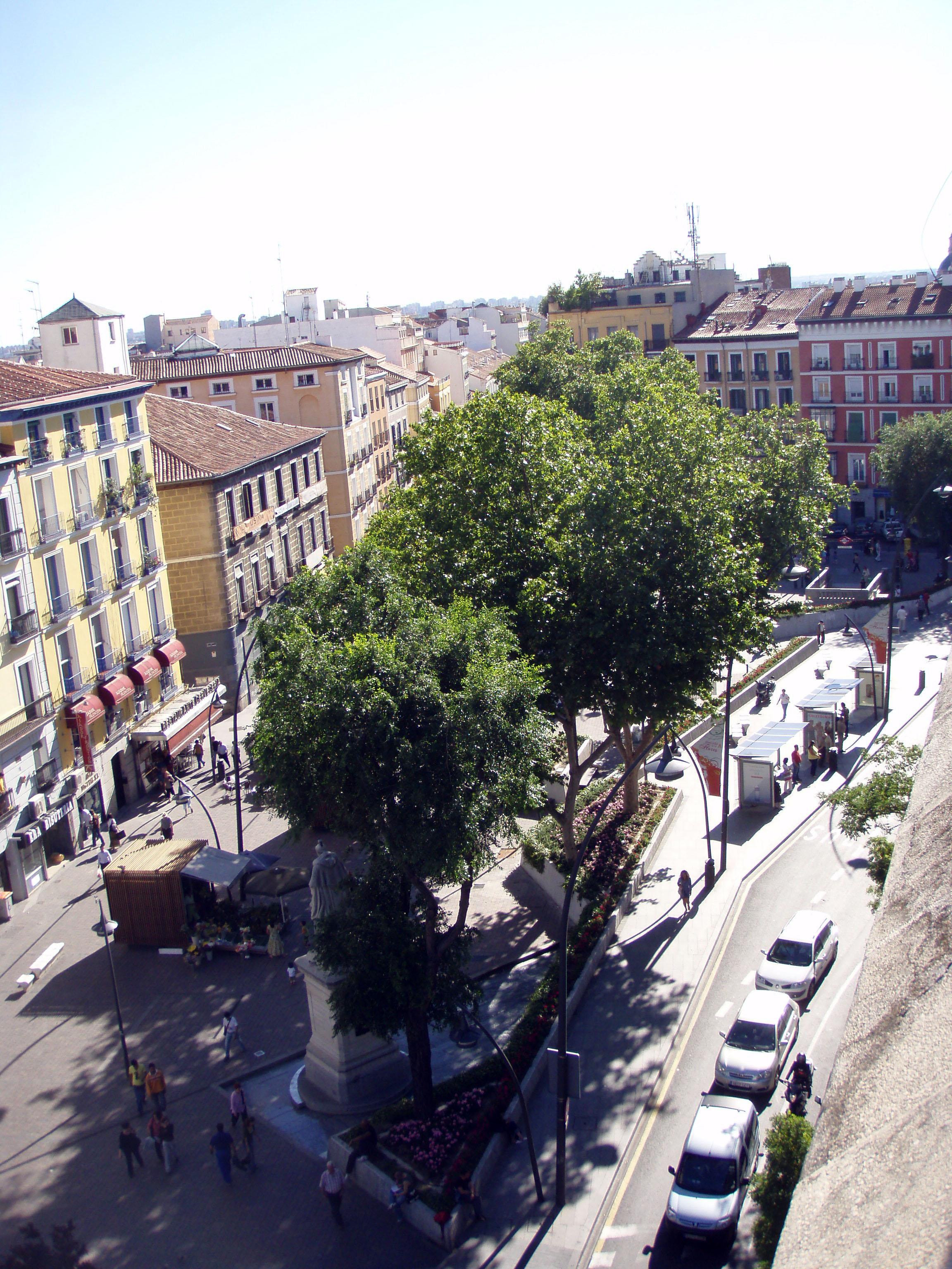 La céntrica estación de Tirso de Molina, donde su ubicaba la Merced y enterraron a Rodrigo Cervantes