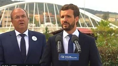 Pablo Casado y José Antonio Monago en Cáceres. Europa Press