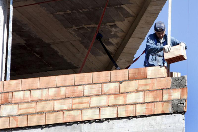 El Gobierno confía en que la modificación de la reforma laboral permita reducir la precariedad y el paro juvenil. 