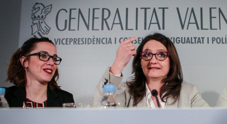 Mónica Oltra y la exsecretaria autonómica de Servicios Sociales y Autonomía Personal de la Generalitat valenciana Sandra Casas