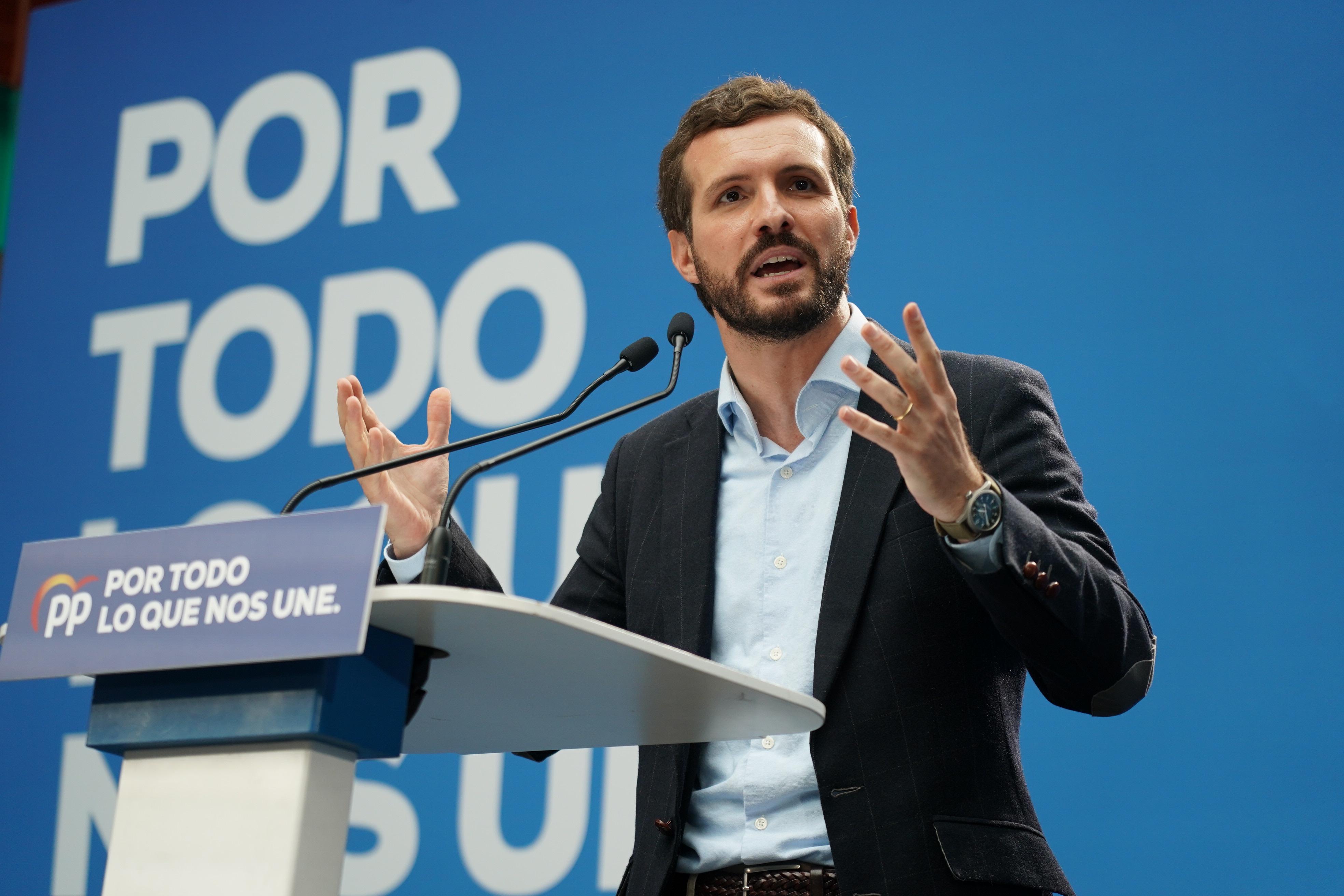 El presidente del PP y candidato del partido para el 10N Pablo Casado interviene en un acto electoral del Partido Popular en Vitoria. EP