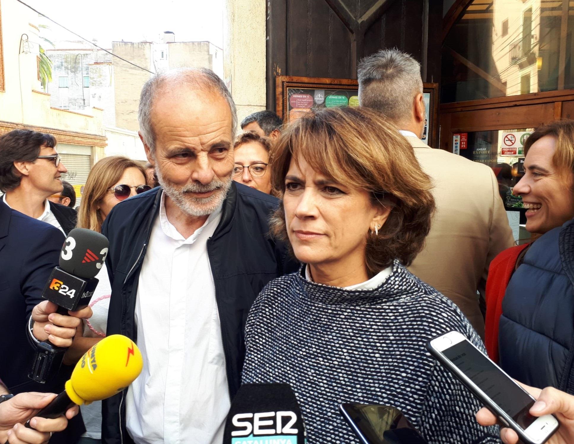 El candidato del PSC al Congreso por Tarragona Joan Ruiz y la ministra de Justicia Dolores Delgado en Tarragona por la campaña electoral de las elecciones generales del 10 de noviembre. EP