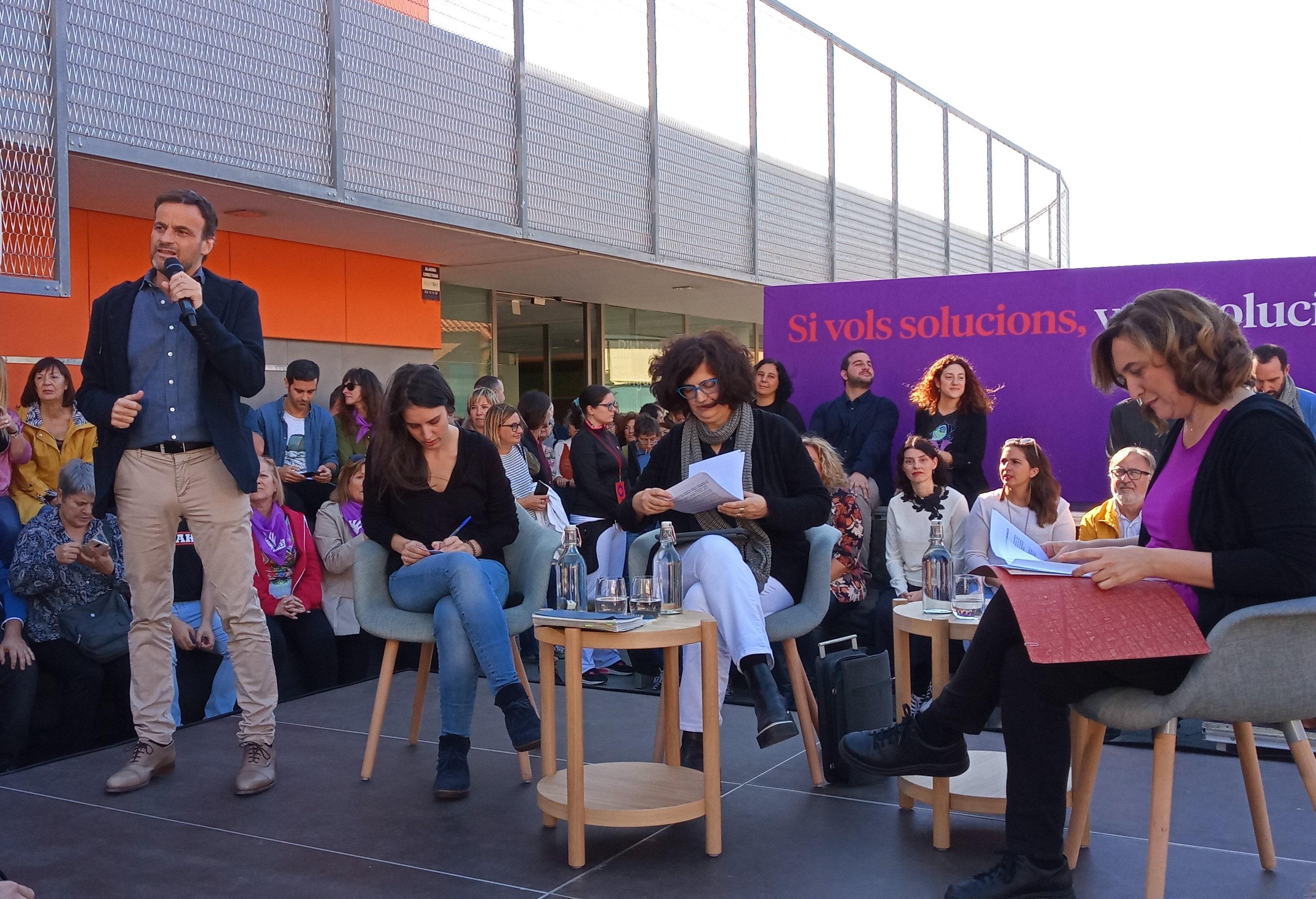 Jaume Asens, Ada Colau, Rosa Lluch (comuns) e Irene Montero (Unidas Podemos) en un acto de ECP en Santa Coloma de Gramenet (Barcelona) en campaña de las elecciones generales del 10 de noviembre. EP