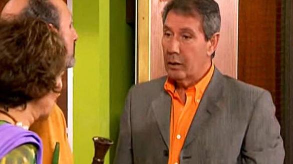 Nicolás Dueñas en una escena de Aquí no hay quien viva Nicolás Dueñas en una escena de Aquí no hay quien viva