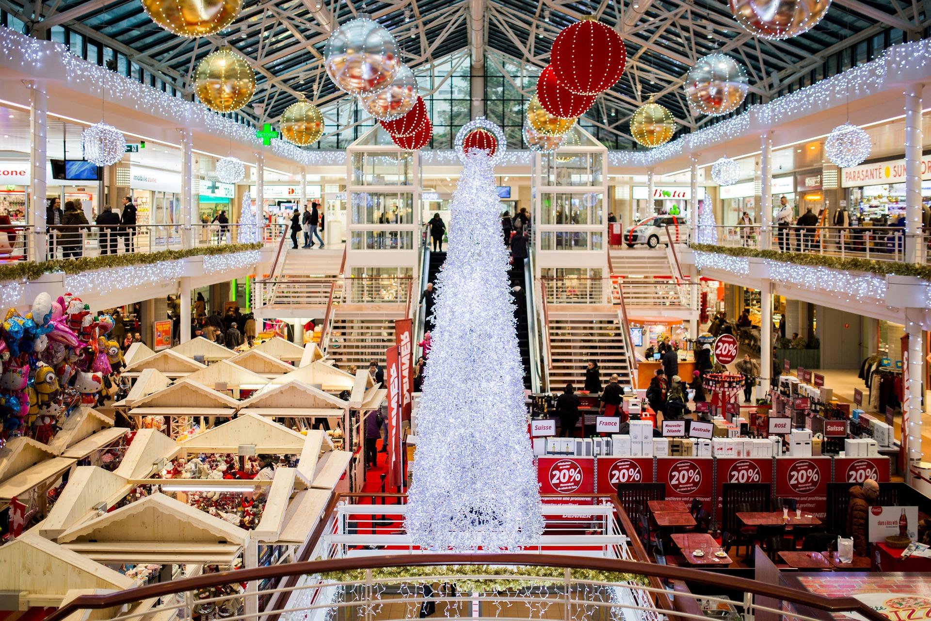 Centro comercial en plena campaña de Navidad. Pixabay