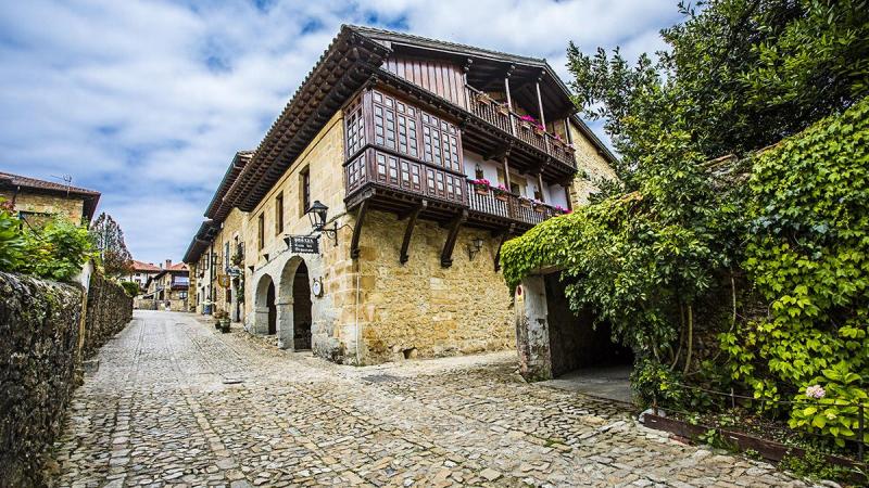 La calle del Cantón, en Santillana del Mar. TURISMO SANTILLANA