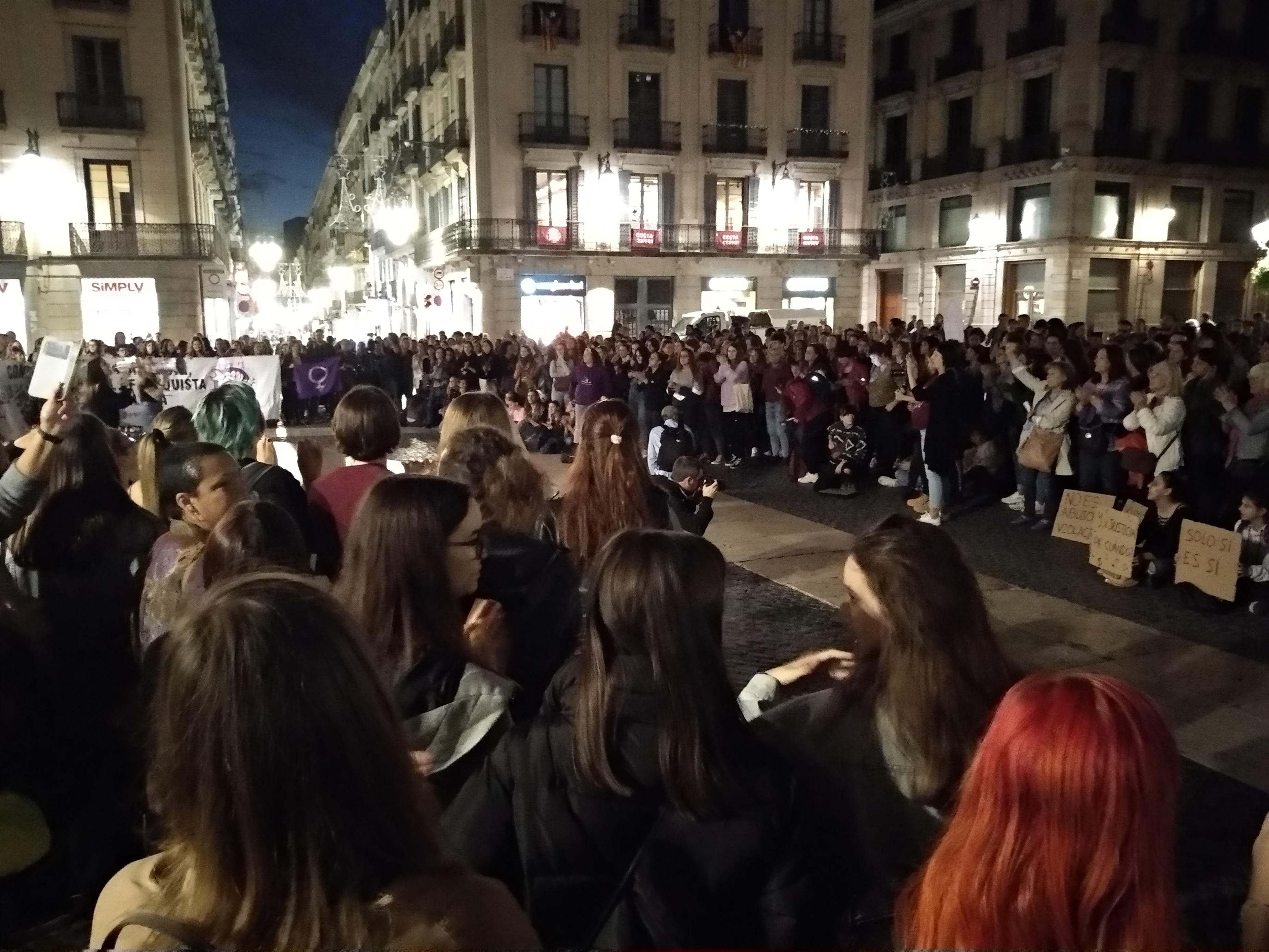 Unas 500 personas protestan en Barcelona contra la 'manada' de Manresa