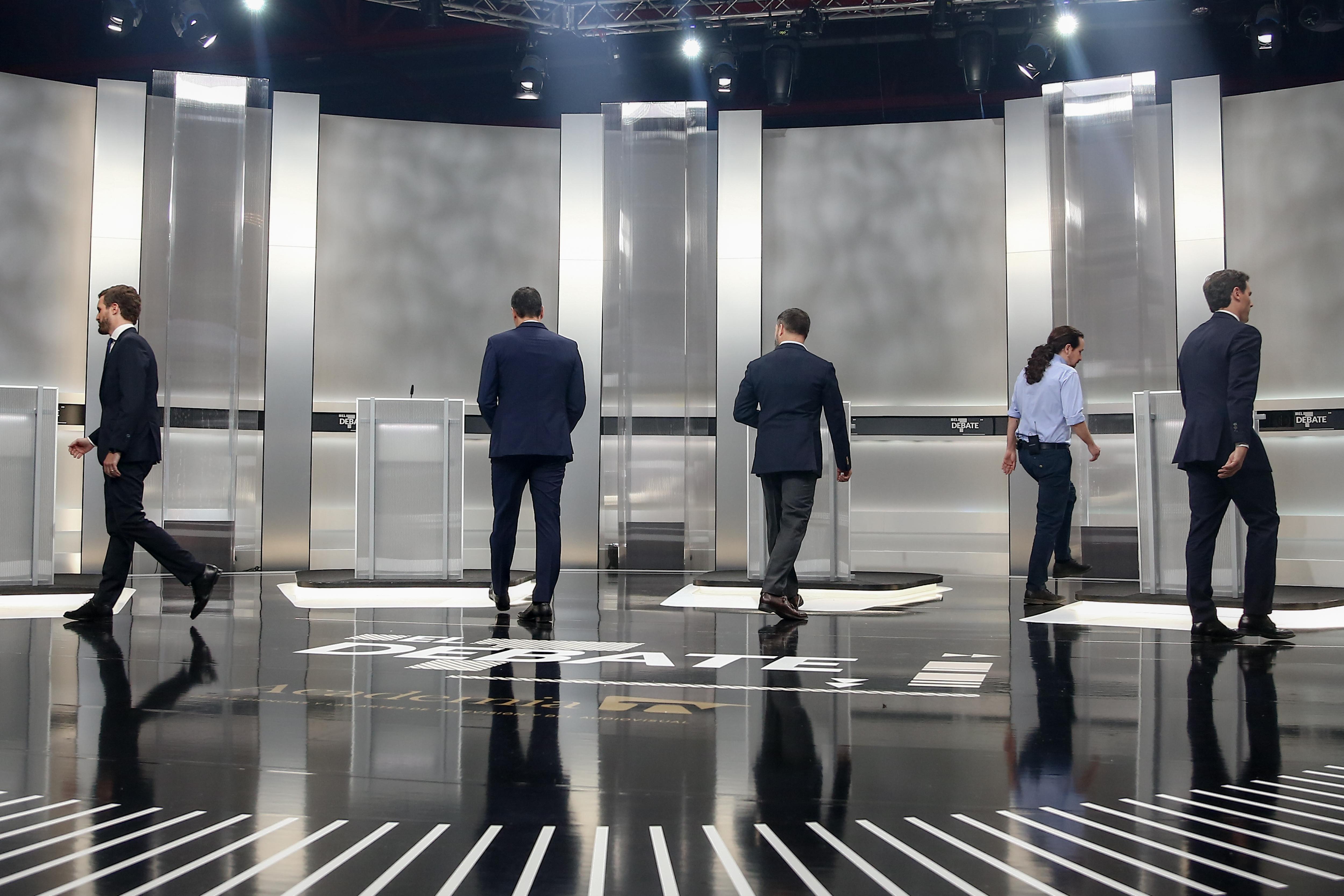 Pedro Sánchez Pablo Casado Pablo Iglesias Albert Rivera y Santiago Abascal antes del debate electoral en televisión en el Pabellón de Cristal de la Casa de Campo de Madrid el 4 de nov