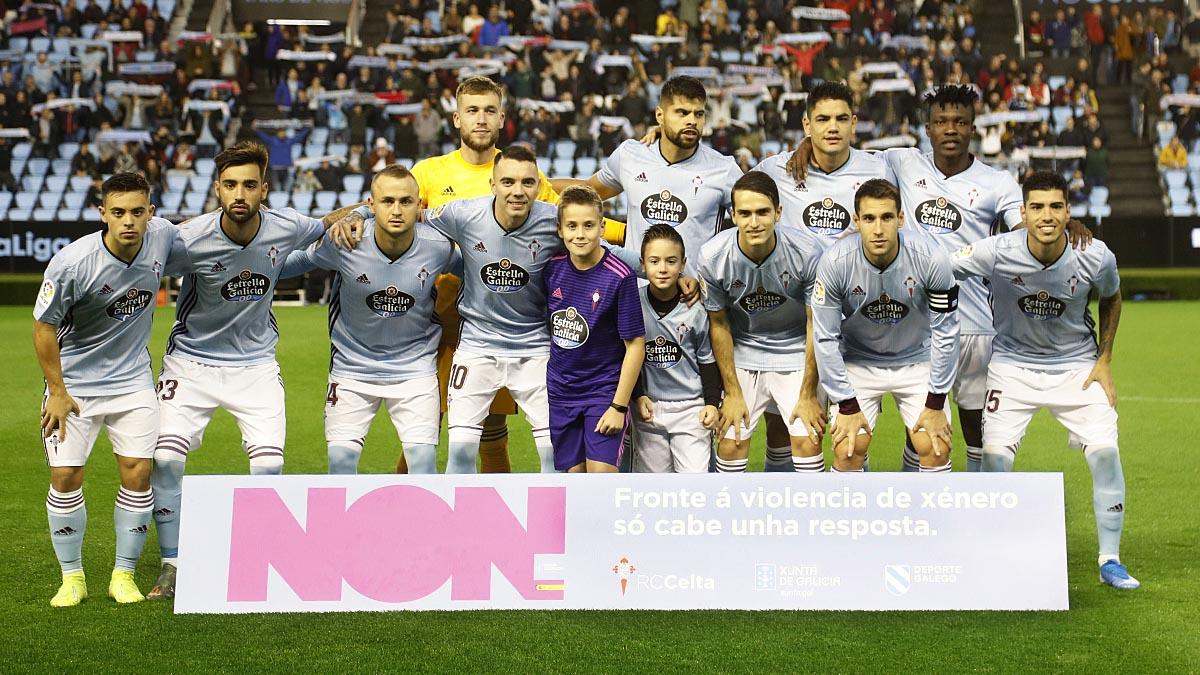 Los jugadores del Celta posando con el lema "Frente a la violencia de género solo cabe una respuesta: no". 