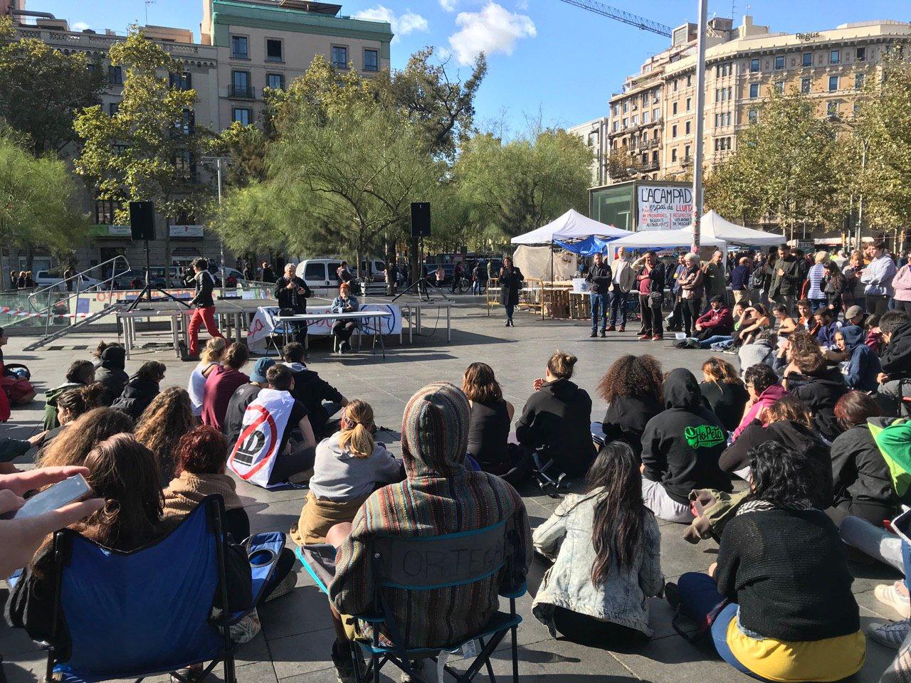 Acampada en plaça Universitat