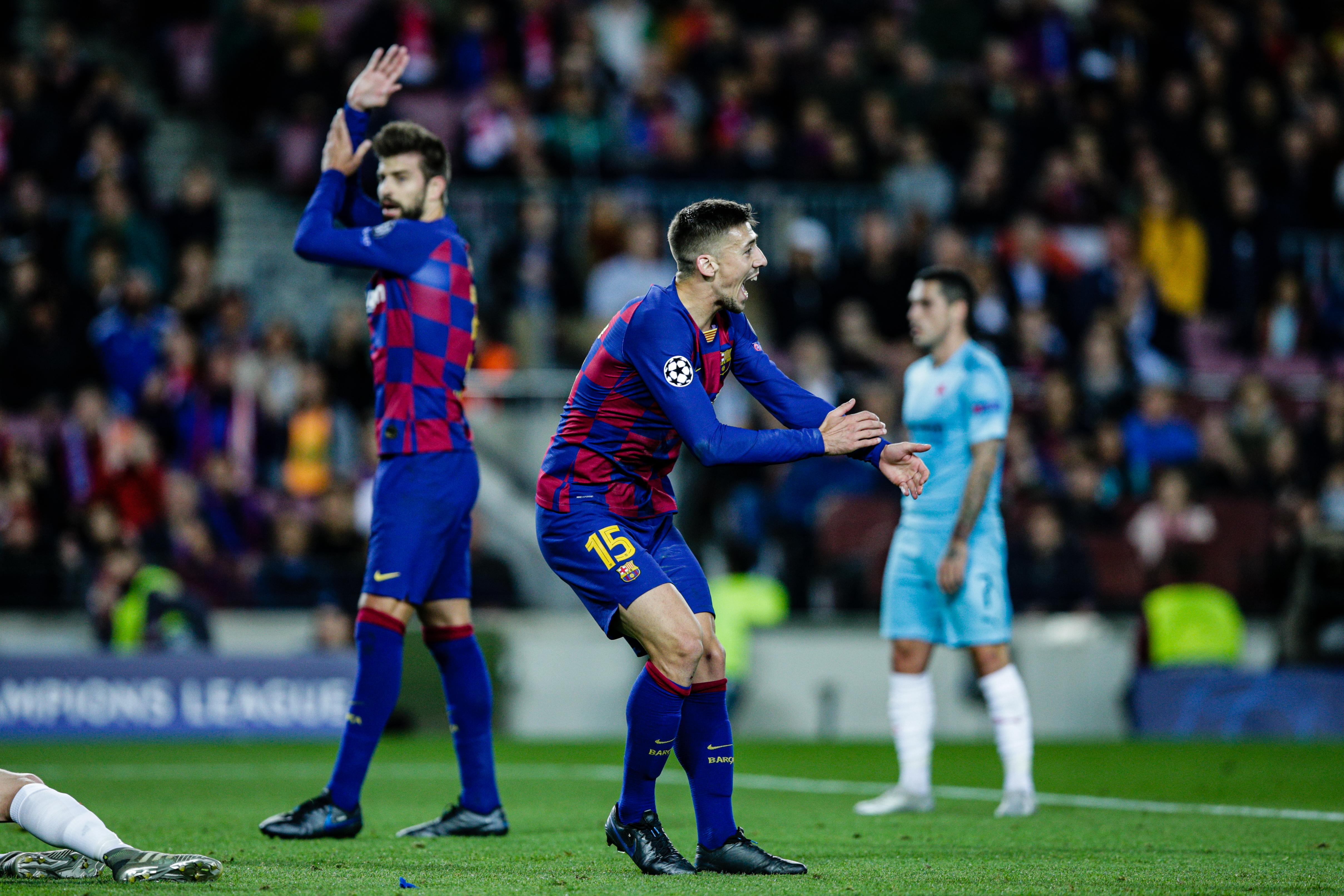 Clement Lenglet y Gerard Piqué durante el encuentro de Champions frente al Slavia de Praga