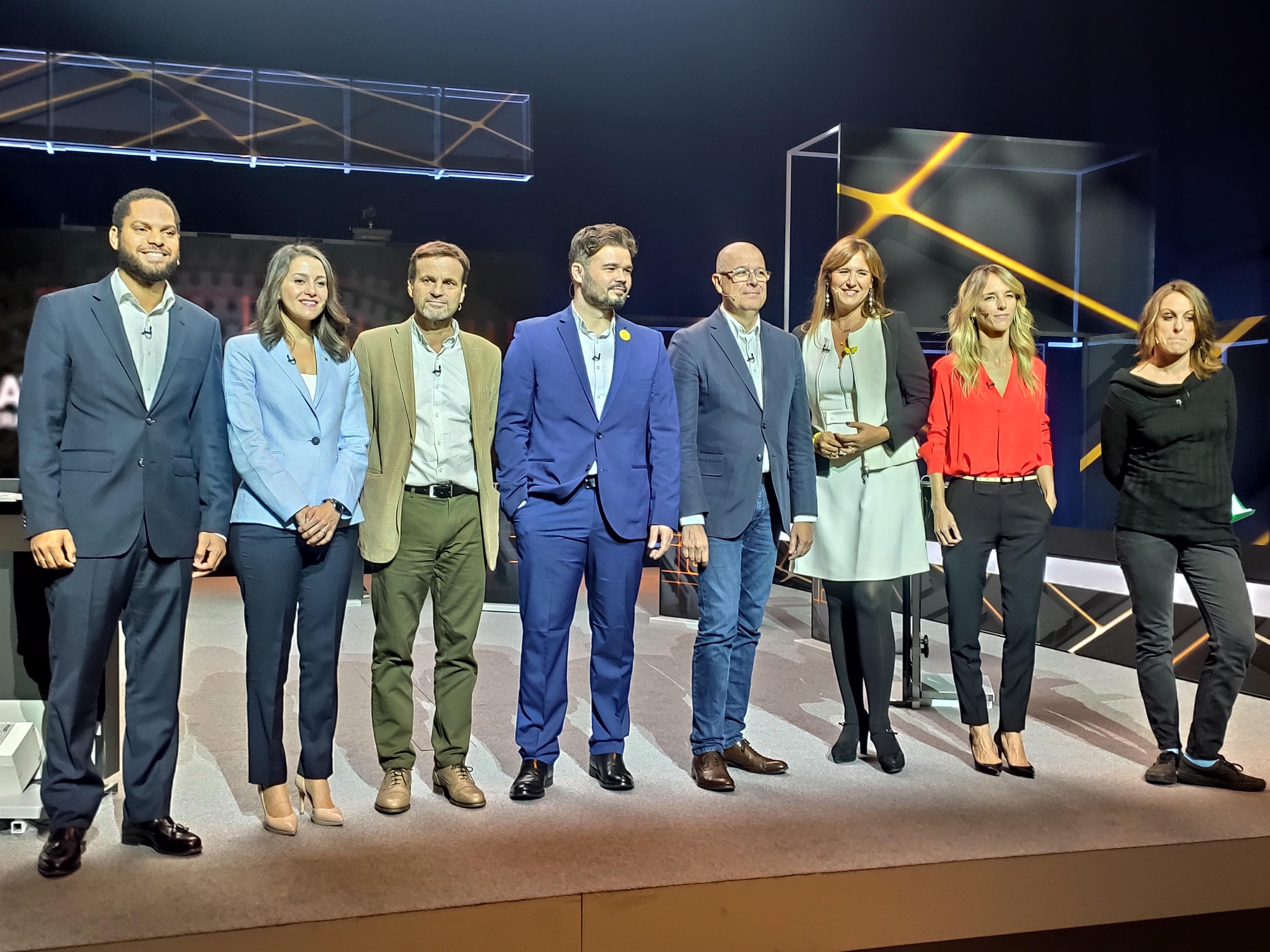 Ignacio Garriga (Vox), Inés Arrimadas (Cs), Jaume Asens (comuns), Gabriel Rufián (ERC), José Zaragoza (PSC), Laura Borràs (JxCat), Cayetana Álvarez de Toledo (PP) y Mireia Vehí (CUP) en el debate electoral de TV3. EP