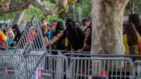 Una concentración ante el Parlament causa altercados por lanzamiento de botes de humo y piedras a los Mossos d'Esquadra el 11 de septiembre de 2019. EP