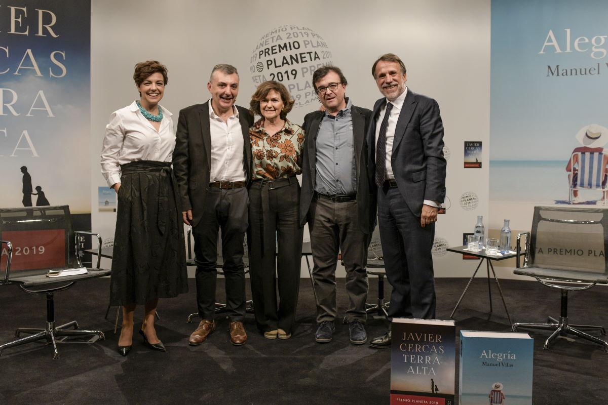 Cristina Villanueva, Manuel Vilas, la vicepresidenta del Gobierno Carmen Calvo, Javier Cercas y José Crehueras, durante la presentación del Premio Planeta 2019 (Foto Alfredo Arias)