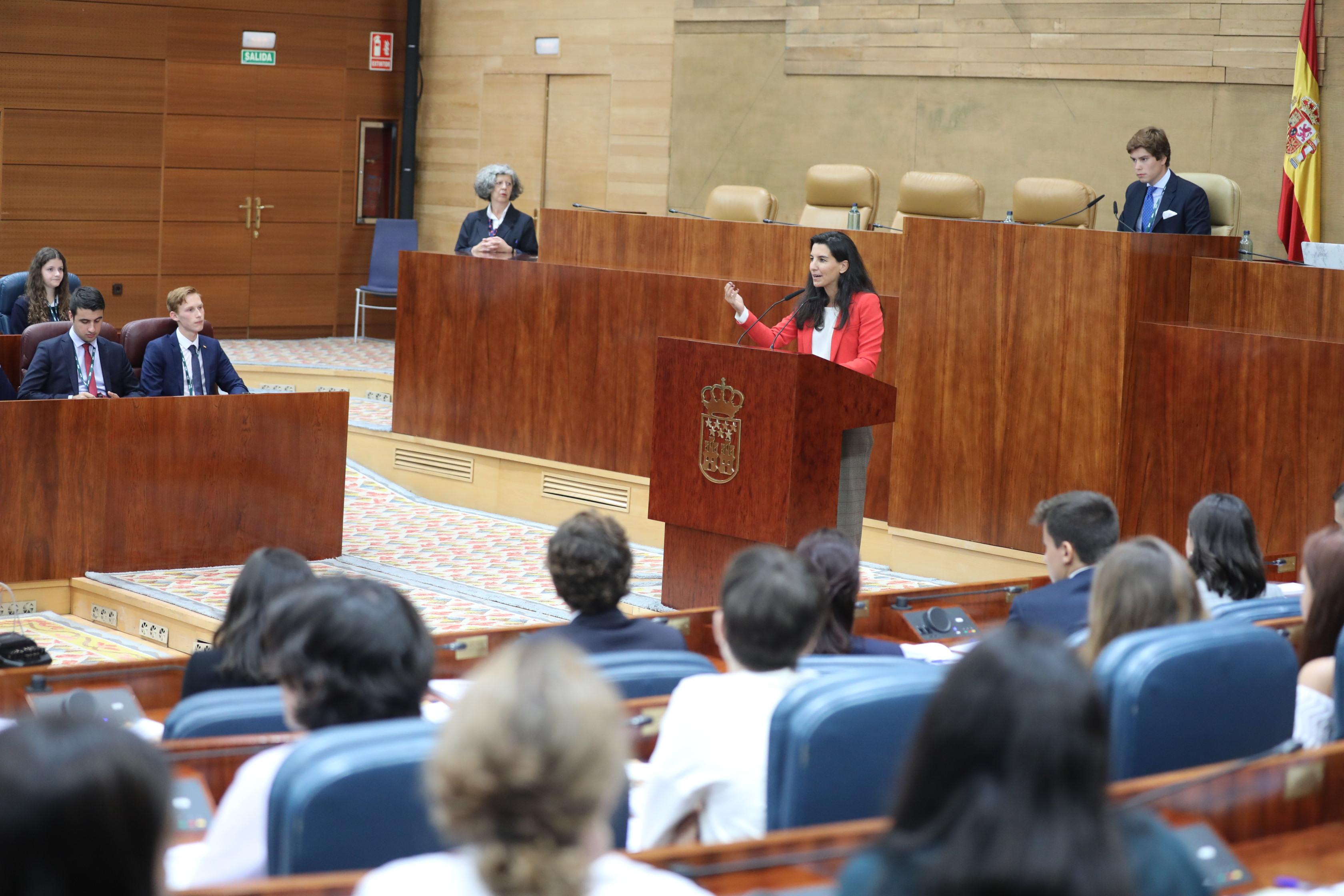 La portavoz en la Asamblea del Grupo Parlamentario Vox Rocío Monasterio durante su intervención en el debate parlamentario. EP