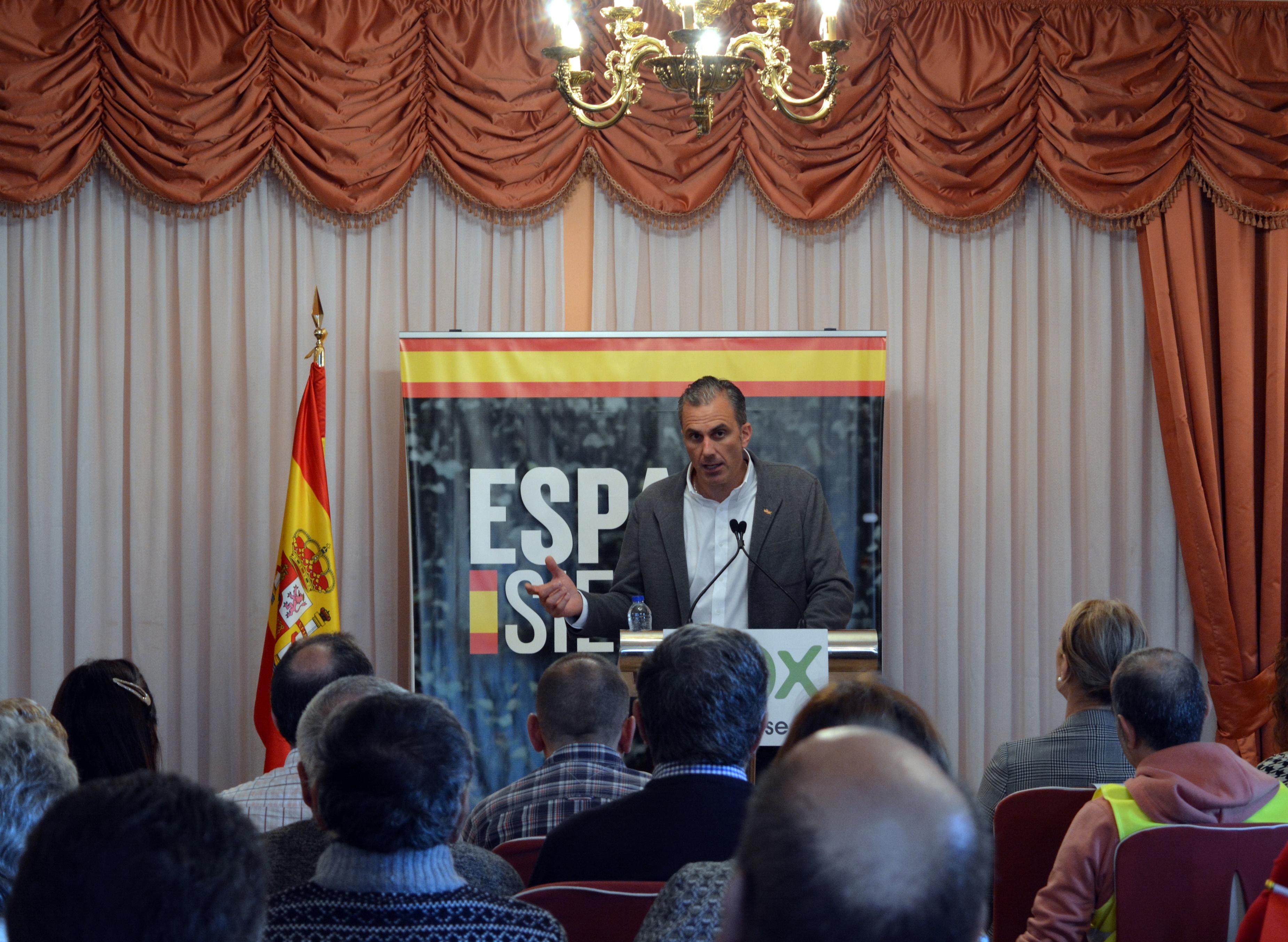 El secretario general de Vox Javier Ortega Smith en Ourense 