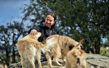 Pablo Iglesias con sus perros