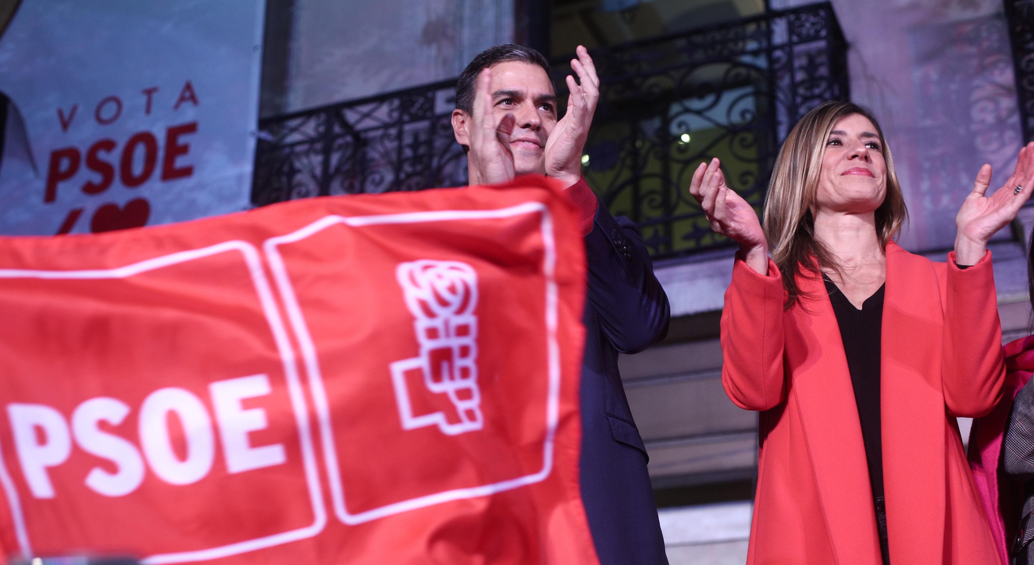 : El Secretario general del PSOE y candidato a la presidencia del Gobierno, Pedro Sánchez y su mujer, Begoña Gómez