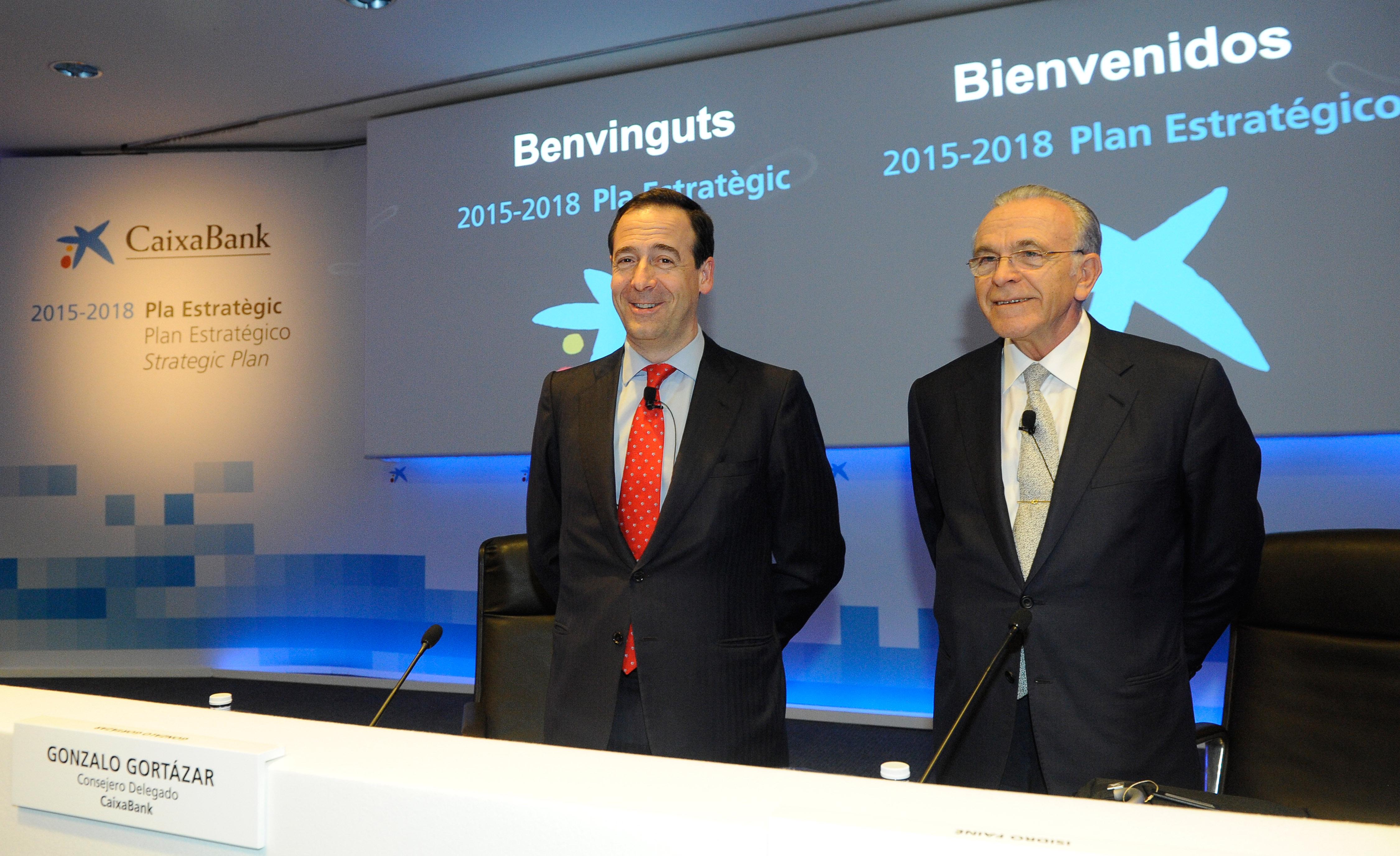 En la imagen, Gonzálo Gortázar, consejero delegado de CaixaBank, e Isidro Fainé, presidente de la fundación bancaria la Caixa