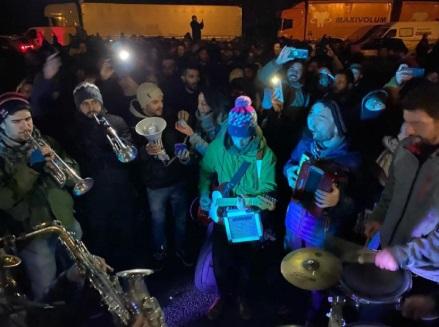 EuropaPress 2484509 Foto de un concierto de los manifestantes en Girona a la altura de Salt convocados por Tsunami Democràtic en la AP7